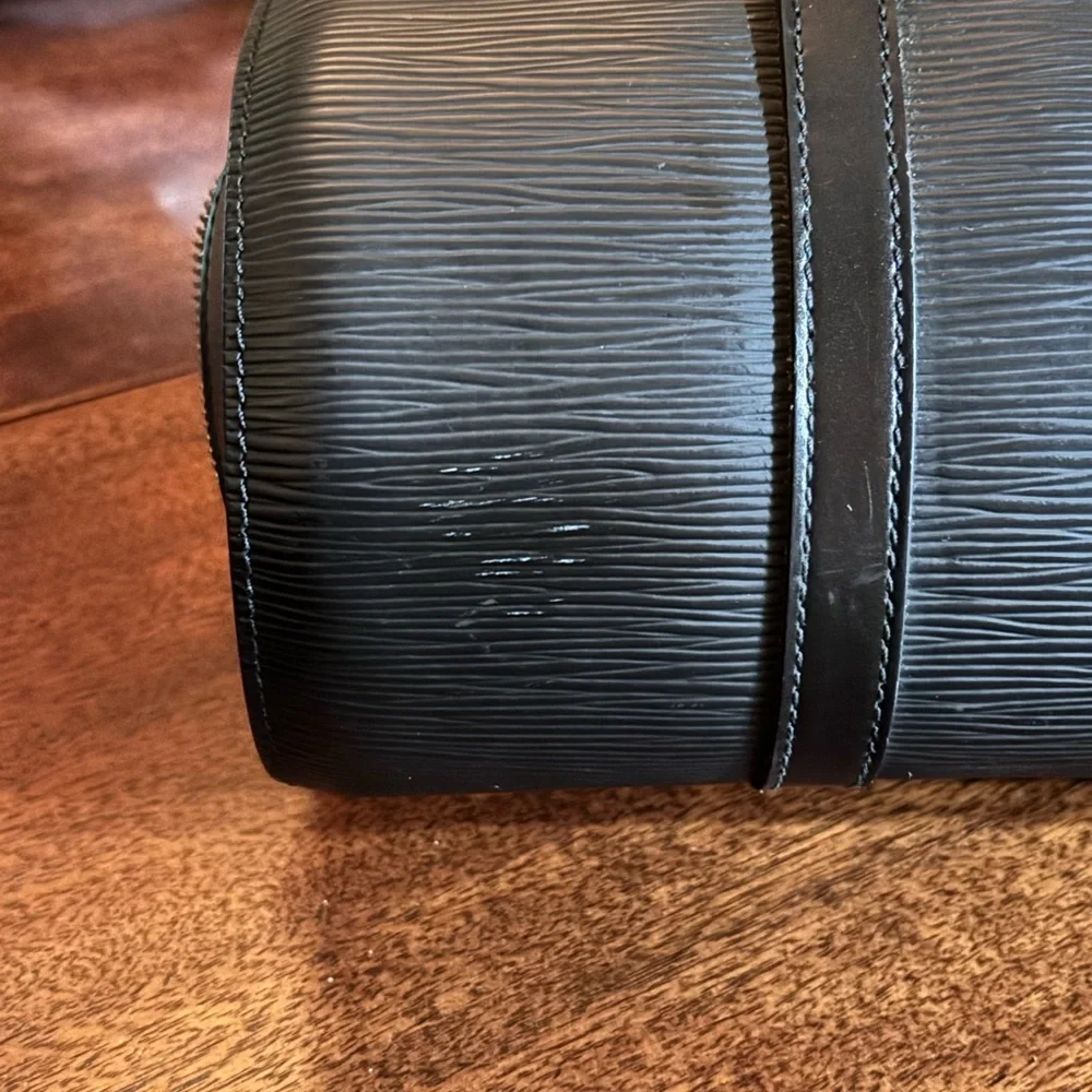 LOUIS VUITTON EPI SOUFFLOT BLACK LEATHER BARREL STYLE BAG